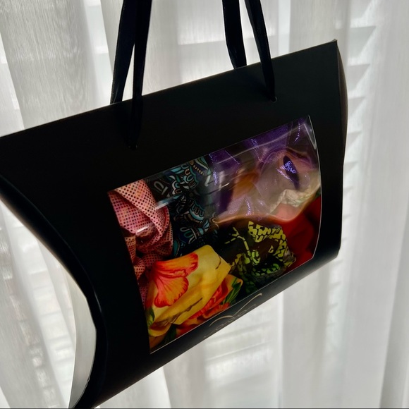 Box of hair scrunchies- 6 (six) colors - Picture 17 of 17